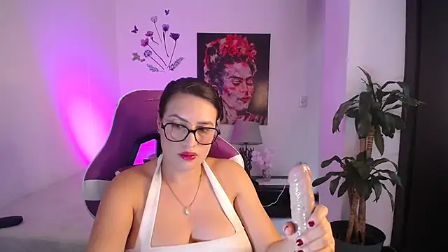 esmeraldaa230 online show from April 9, 7:42 pm