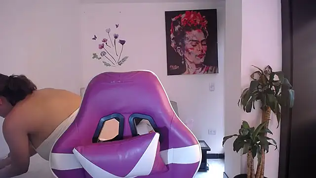 esmeraldaa230 online show from March 30, 9:05 pm