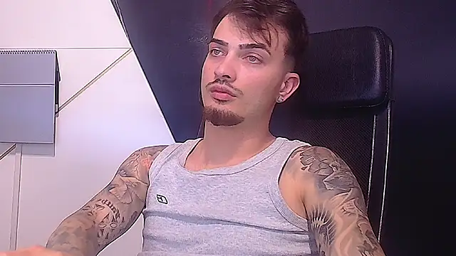 Snapshot of BrandonTate chatting on June 21, 7:36 am BrandonTate online show from June 21, 7:36 am