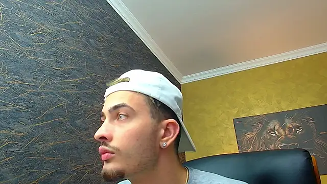 Snapshot of BrandonTate chatting on September 9, 4:44 am BrandonTate online show from September 9, 4:44 am