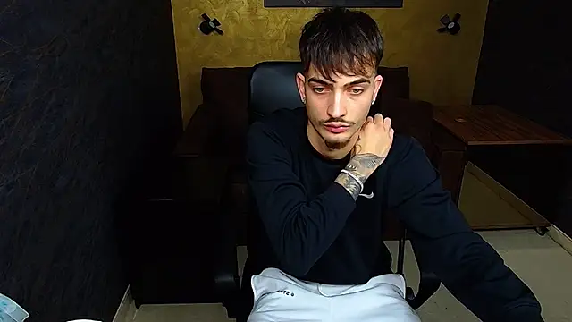 Snapshot of BrandonTate chatting on February 26, 4:05 pm BrandonTate online show from February 26, 4:05 pm