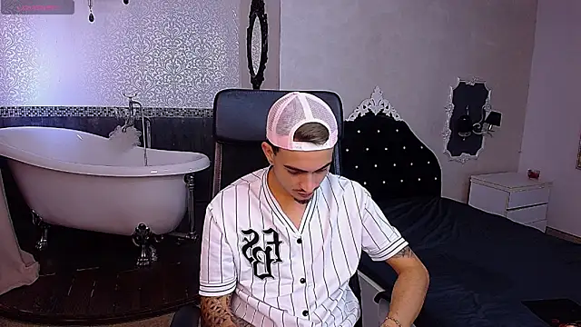 Snapshot of BrandonTate chatting on September 15, 9:54 am BrandonTate online show from September 15, 9:54 am