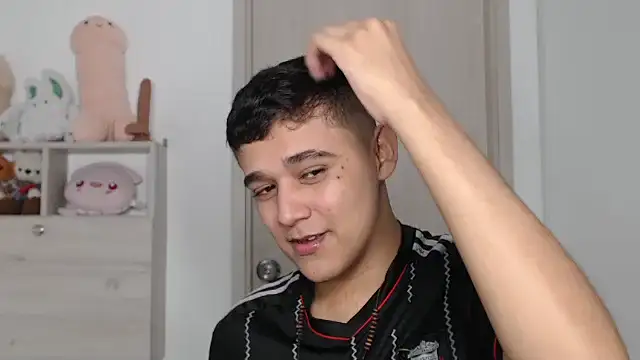 Snapshot of kaiine190 chatting on December 23, 8:24 am kaiine190 online show from December 23, 8:24 am