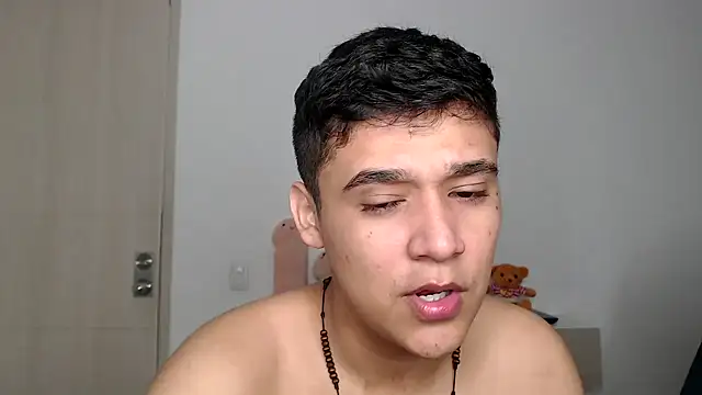 Snapshot of kaiine190 chatting on November 17, 5:33 am kaiine190 online show from November 17, 5:33 am