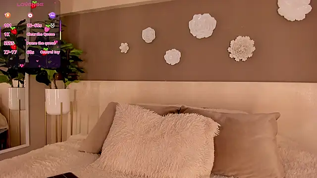 LunaRuso online show from April 4, 6:25 pm