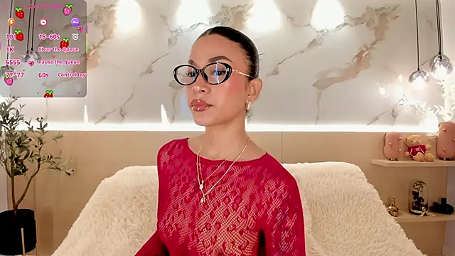 LunaRuso online show from March 7, 4:56 pm