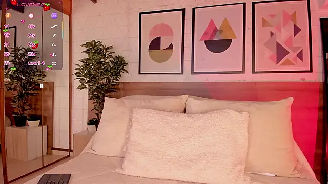 LunaRuso online show from March 10, 7:51 pm