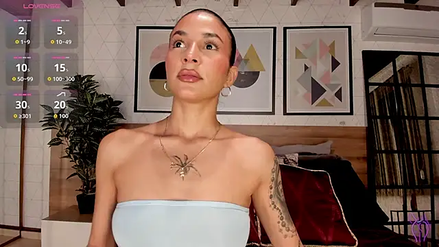 LunaRuso online show from October 8, 7:58 pm