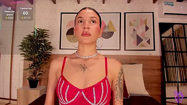 LunaRuso online show from December 16, 7:40 pm