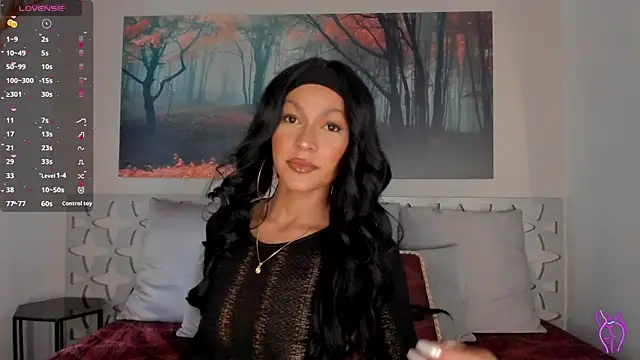 LunaRuso online show from March 9, 7:59 pm