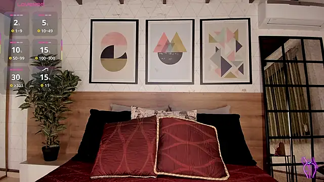 LunaRuso online show from October 16, 8:06 pm