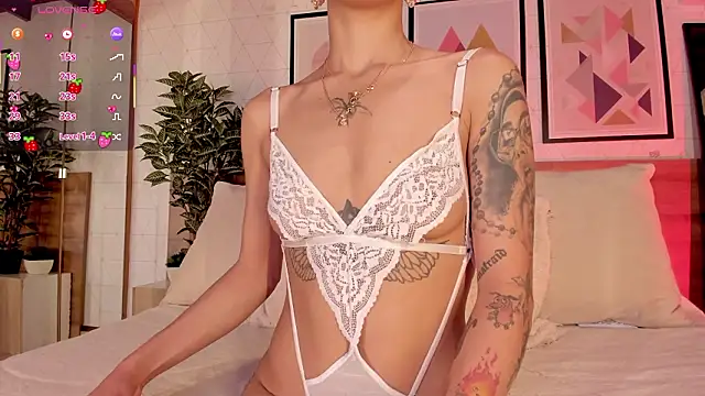 LunaRuso online show from March 12, 7:40 pm