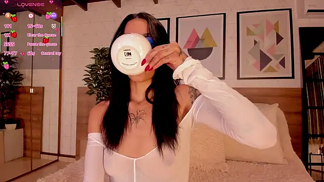 LunaRuso online show from April 12, 7:39 pm