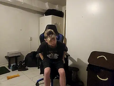 Talenjames4 online show from December 15, 3:01 am