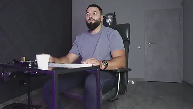 mattmasterss online show from October 5, 8:10 pm