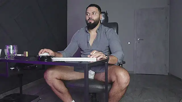 mattmasterss online show from October 3, 7:48 pm