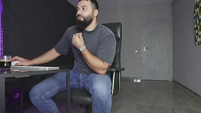 mattmasterss online show from December 4, 6:56 am