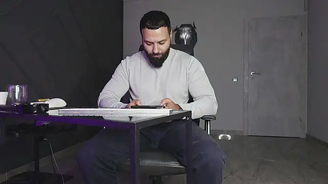 mattmasterss online show from October 9, 12:55 am