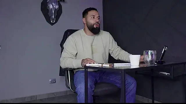 mattmasterss online show from September 18, 3:42 am