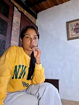 Bonnie Clydeee online show from March 13, 11:32 pm