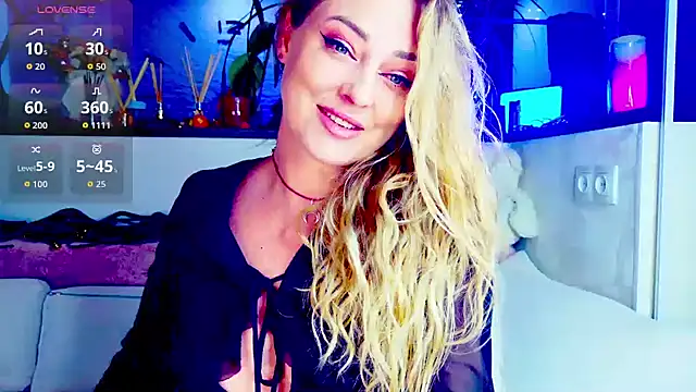  JuliaSpace  online show from April 17, 4:32 pm