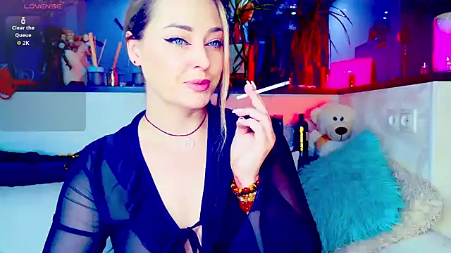  JuliaSpace  online show from March 12, 5:39 pm