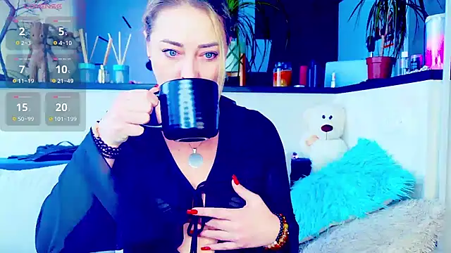  JuliaSpace  online show from February 7, 8:00 am