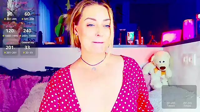 Snapshot of _JuliaSpace_ chatting on July 3, 5:30 pm JuliaSpace online show from July 3, 5:30 pm