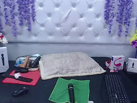 Snapshot of Brith_Adams chatting on January 30, 9:25 am Brith Adams online show from January 30, 9:25 am