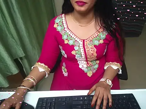 Snapshot of Arushisingh8888 chatting on October 10, 12:39 pm Arushisingh8888 online show from October 10, 12:39 pm