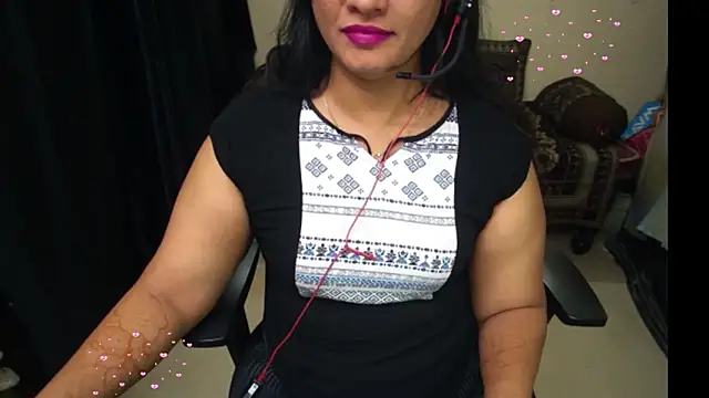 Snapshot of Arushisingh8888 chatting on June 7, 2:33 pm Arushisingh8888 online show from June 7, 2:33 pm