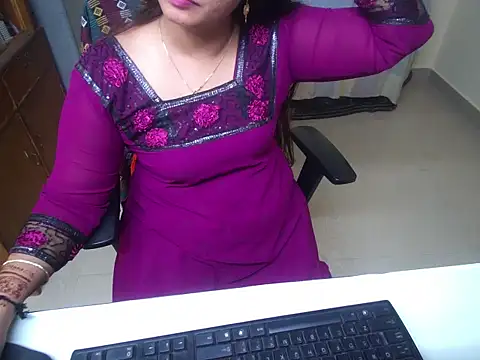 Snapshot of Arushisingh8888 chatting on September 29, 12:33 pm Arushisingh8888 online show from September 29, 12:33 pm