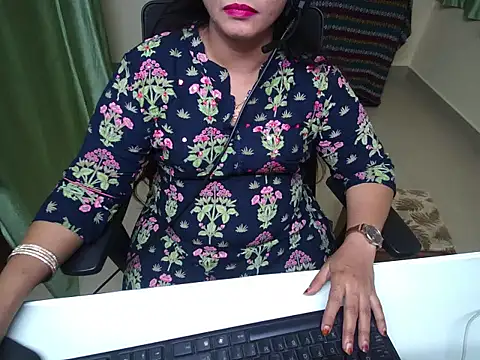 Snapshot of Arushisingh8888 chatting on November 3, 1:04 pm Arushisingh8888 online show from November 3, 1:04 pm