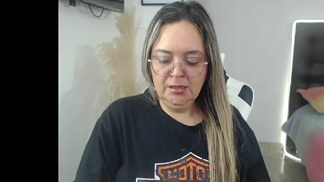 Snapshot of samy_vsn chatting on November 8, 7:28 pm samy vsn online show from November 8, 7:28 pm