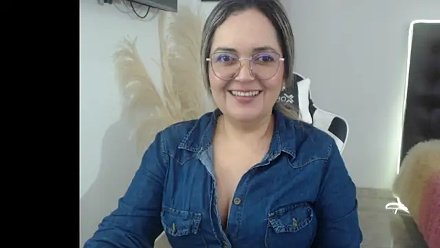 Snapshot of samy_vsn chatting on October 21, 8:08 pm samy vsn online show from October 21, 8:08 pm