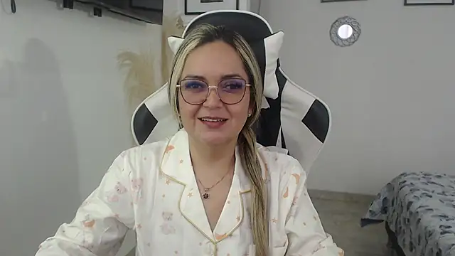 Snapshot of samy_vsn chatting on May 1, 8:58 pm samy vsn online show from May 1, 8:58 pm