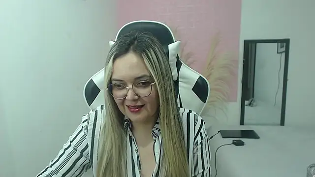 Snapshot of samy_vsn chatting on June 11, 2:53 am samy vsn online show from June 11, 2:53 am