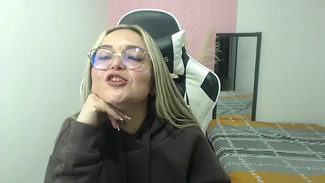 Snapshot of samy_vsn chatting on July 2, 3:23 am samy vsn online show from July 2, 3:23 am