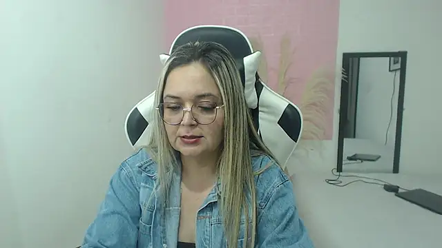 Snapshot of samy_vsn chatting on June 13, 11:56 pm samy vsn online show from June 13, 11:56 pm