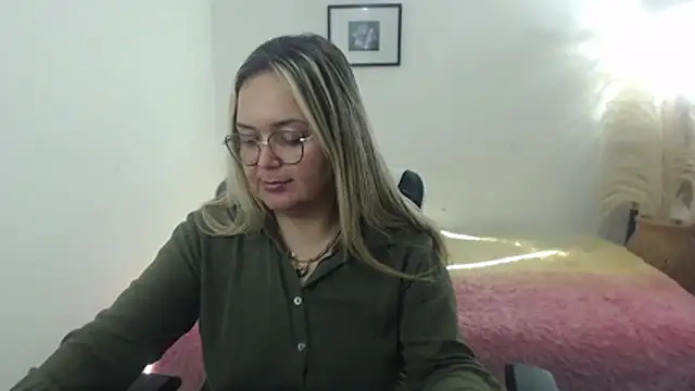 Snapshot of samy_vsn chatting on May 25, 9:35 pm samy vsn online show from May 25, 9:35 pm
