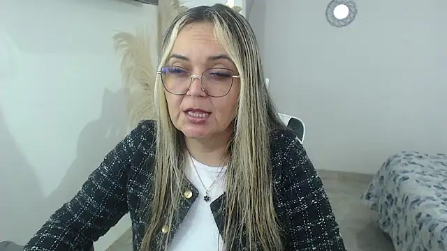 Snapshot of samy_vsn chatting on May 4, 7:39 pm samy vsn online show from May 4, 7:39 pm