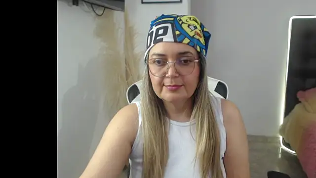 Snapshot of samy_vsn chatting on November 19, 6:30 pm samy vsn online show from November 19, 6:30 pm