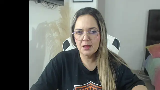 Snapshot of samy_vsn chatting on October 29, 10:42 pm samy vsn online show from October 29, 10:42 pm