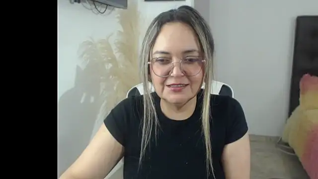 Snapshot of samy_vsn chatting on October 27, 9:49 pm samy vsn online show from October 27, 9:49 pm