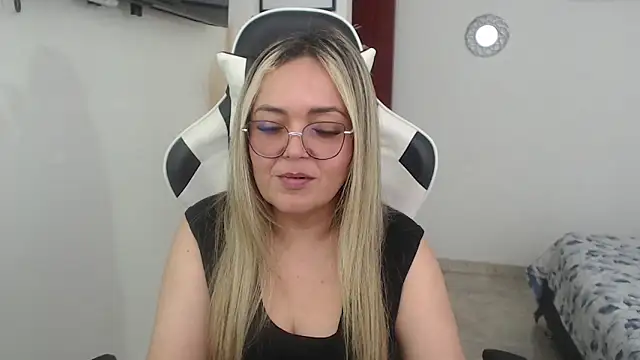 Snapshot of samy_vsn chatting on May 14, 7:00 pm samy vsn online show from May 14, 7:00 pm