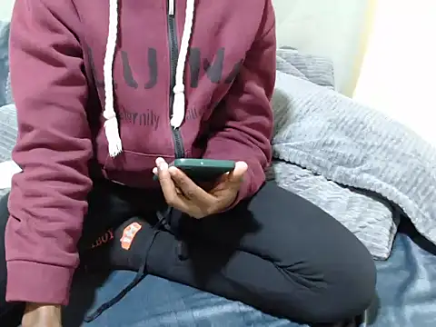 khakiline online show from September 28, 7:10 pm