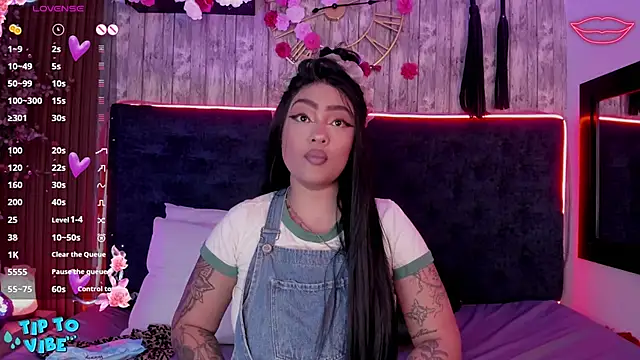 Neko Misaki online show from April 4, 11:50 am