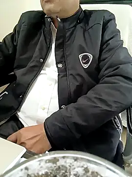 Snapshot of Hot-man39 chatting on February 5, 12:06 pm Hot-man39 online show from February 5, 12:06 pm