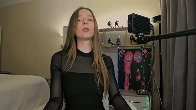 Snapshot of CharlotteWells chatting on January 10, 3:16 pm CharlotteWells online show from January 10, 3:16 pm