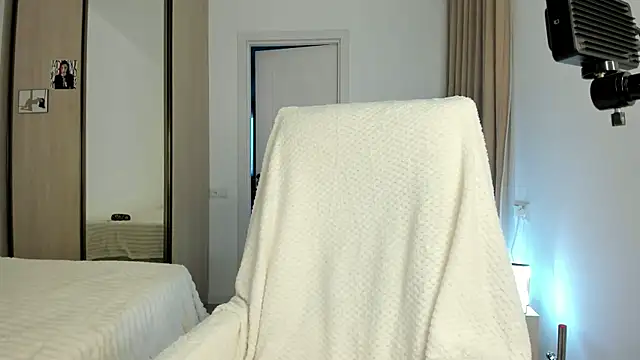 Snapshot of CharlotteWells chatting on November 7, 1:48 pm CharlotteWells online show from November 7, 1:48 pm